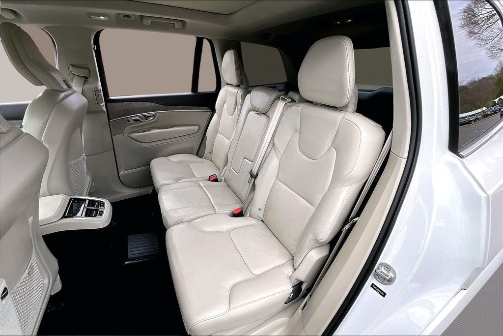 2023 Volvo XC90 Recharge Plug-In Hybrid Plus Bright Theme