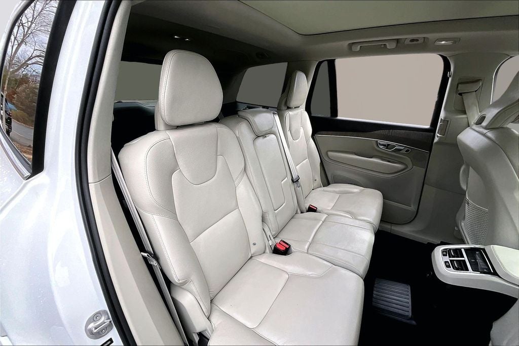2023 Volvo XC90 Recharge Plug-In Hybrid Plus Bright Theme