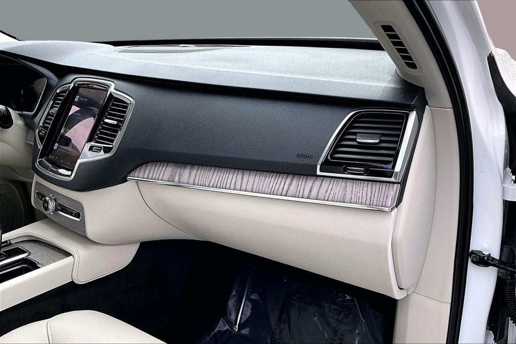 2023 Volvo XC90 Recharge Plug-In Hybrid Plus Bright Theme
