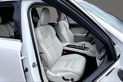 2023 Volvo XC90 Recharge Plug-In Hybrid Plus Bright Theme