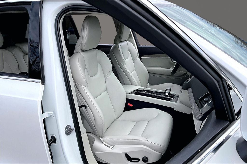 2023 Volvo XC90 Recharge Plug-In Hybrid Plus Bright Theme