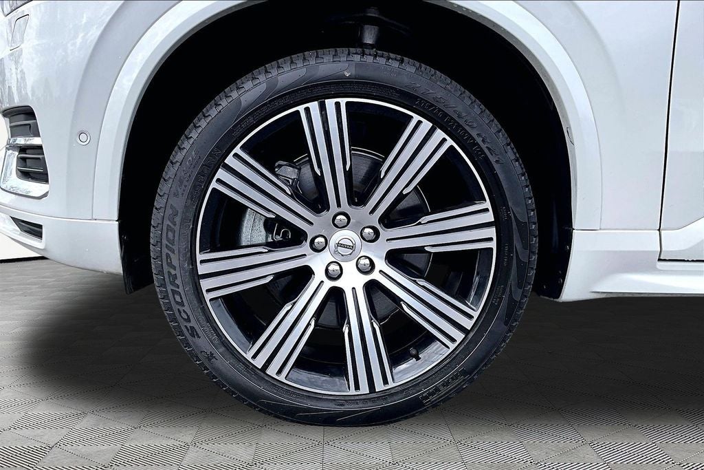2023 Volvo XC90 Recharge Plug-In Hybrid Plus Bright Theme
