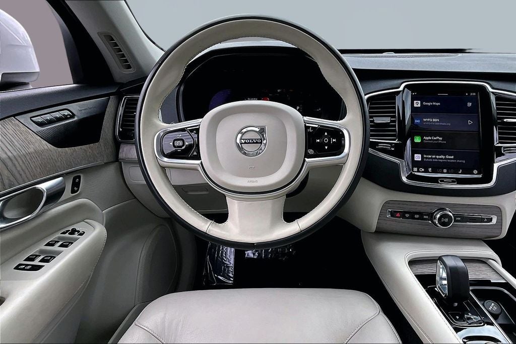 2023 Volvo XC90 Recharge Plug-In Hybrid Plus Bright Theme