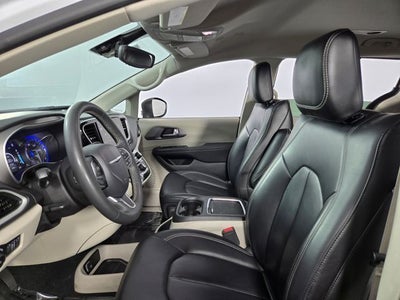 2023 Chrysler Pacifica Touring L 4D Passenger Van