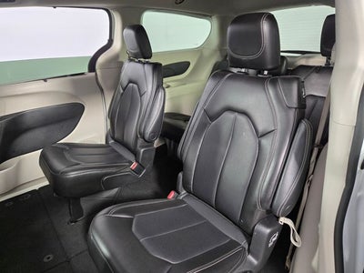 2023 Chrysler Pacifica Touring L 4D Passenger Van