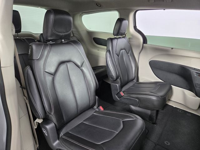 2023 Chrysler Pacifica Touring L 4D Passenger Van