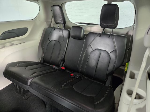 2023 Chrysler Pacifica Touring L 4D Passenger Van