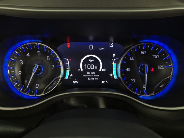 2023 Chrysler Pacifica Touring L 4D Passenger Van