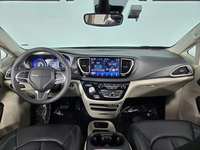 2023 Chrysler Pacifica Touring L 4D Passenger Van
