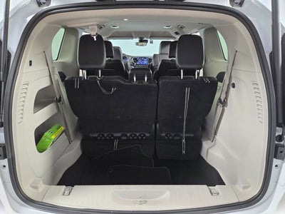 2023 Chrysler Pacifica Touring L 4D Passenger Van