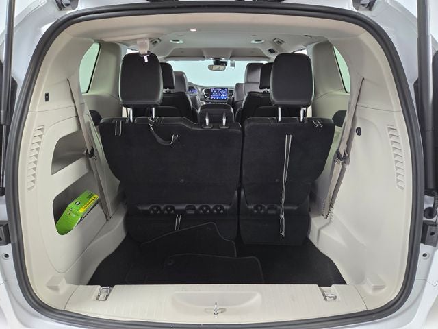 2023 Chrysler Pacifica Touring L 4D Passenger Van