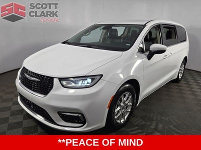 2023 Chrysler Pacifica Touring L 4D Passenger Van