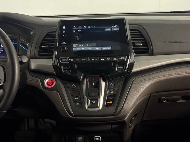 2019 Honda Odyssey HANDICAP VAN w/Navigation and Rear Entertainment System