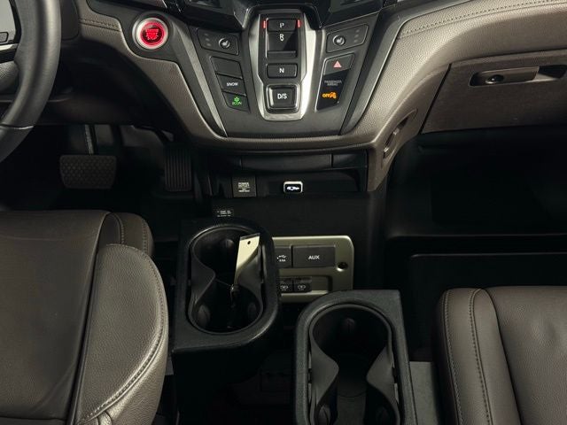 2019 Honda Odyssey HANDICAP VAN w/Navigation and Rear Entertainment System
