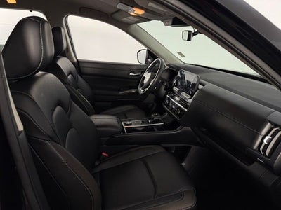2023 Nissan Pathfinder SL 4D Sport Utility