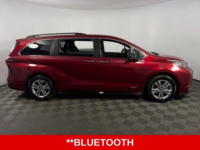 2021 Toyota Sienna XSE 7 Passenger