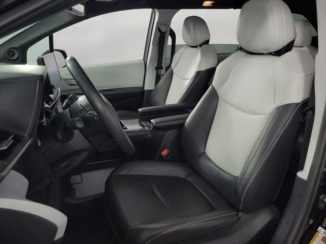 2025 Toyota Sienna XSE 7 Passenger