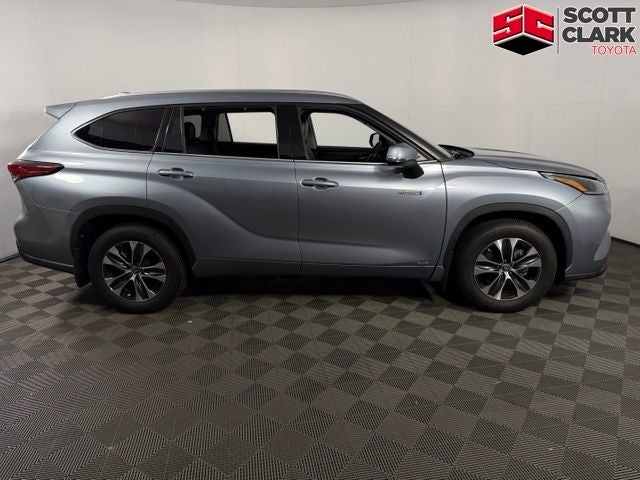 2021 Toyota Highlander Hybrid XLE 4D Sport Utility
