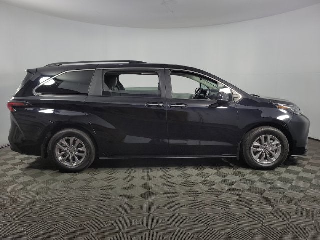 2025 Toyota Sienna XLE 8 Passenger
