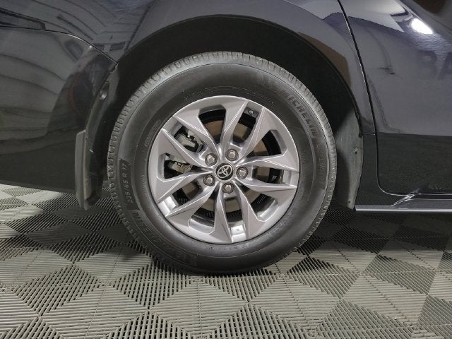 2025 Toyota Sienna XLE 8 Passenger