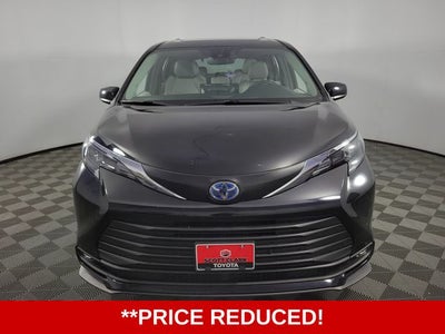 2025 Toyota Sienna XLE 8 Passenger