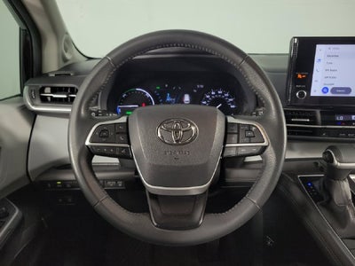 2025 Toyota Sienna XLE 8 Passenger