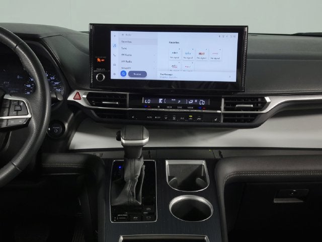 2025 Toyota Sienna XLE 8 Passenger