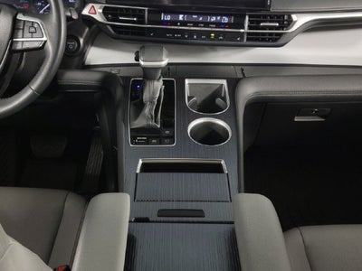 2025 Toyota Sienna XLE 8 Passenger