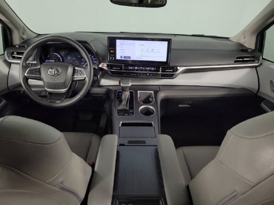 2025 Toyota Sienna XLE 8 Passenger