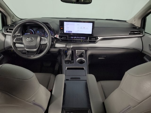 2025 Toyota Sienna XLE 8 Passenger