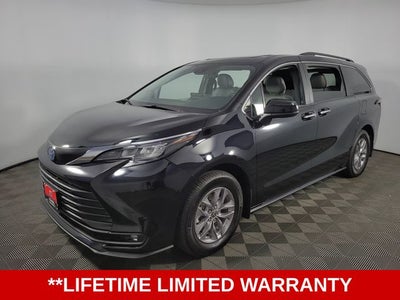 2025 Toyota Sienna XLE 8 Passenger