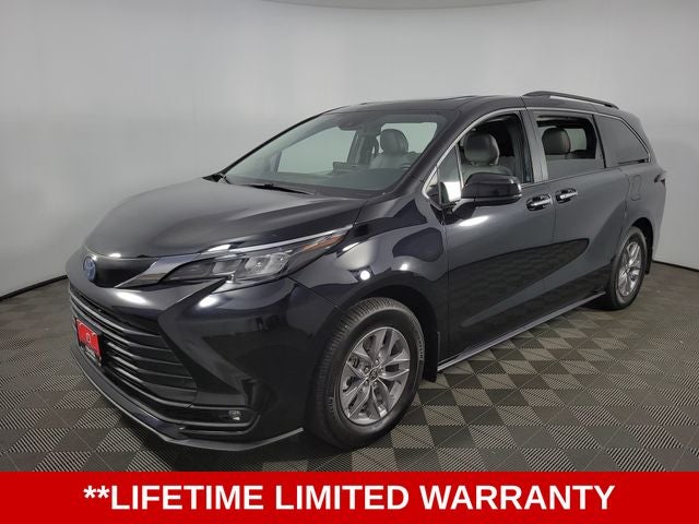2025 Toyota Sienna XLE 8 Passenger