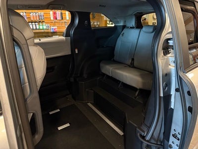 2025 Toyota Sienna XLE MOBILITY VAN