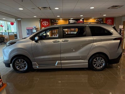 2025 Toyota Sienna XLE MOBILITY VAN