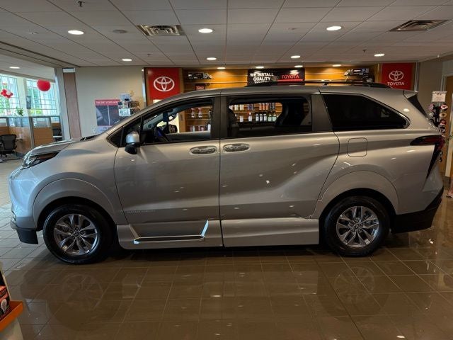 2025 Toyota Sienna XLE MOBILITY VAN
