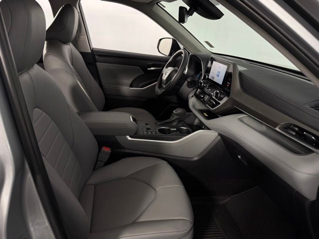 2025 Toyota Highlander Hybrid XLE 4D Sport Utility