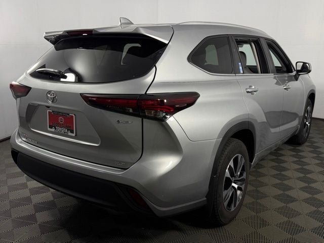 2025 Toyota Highlander Hybrid XLE 4D Sport Utility