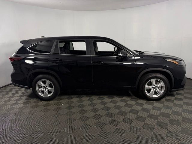 2025 Toyota Highlander LE 4D Sport Utility