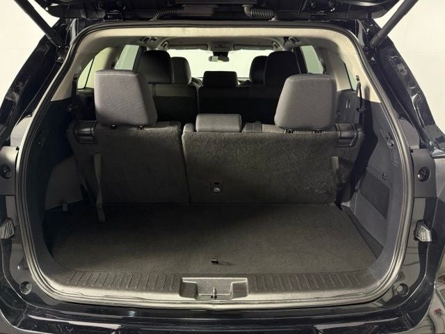 2025 Toyota Highlander LE 4D Sport Utility