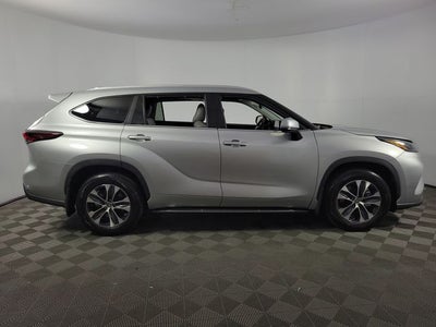 2024 Toyota Highlander XLE 4D Sport Utility