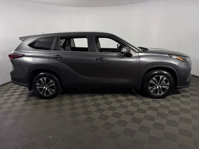 2024 Toyota Highlander XLE 4D Sport Utility