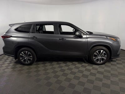 2024 Toyota Highlander XLE 4D Sport Utility