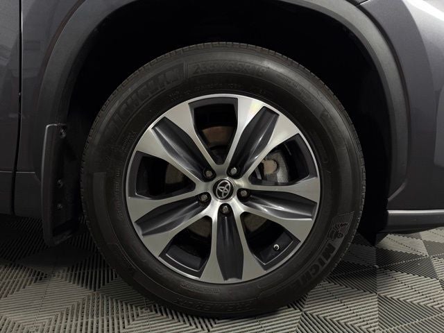 2024 Toyota Highlander XLE 4D Sport Utility