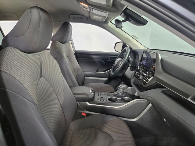 2025 Toyota Highlander LE 4D Sport Utility