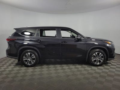 2026 Toyota Highlander XLE 4D Sport Utility
