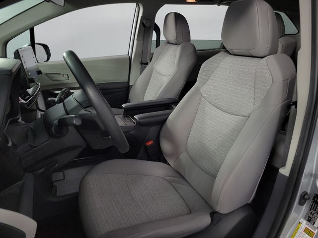 2022 Toyota Sienna LE 8 Passenger