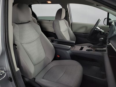 2022 Toyota Sienna LE 8 Passenger