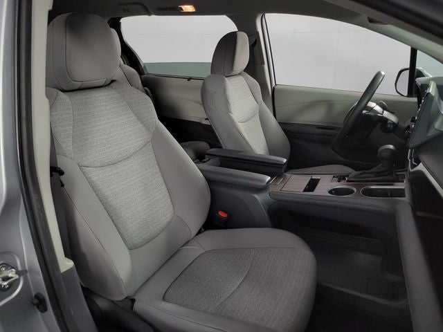 2022 Toyota Sienna LE 8 Passenger