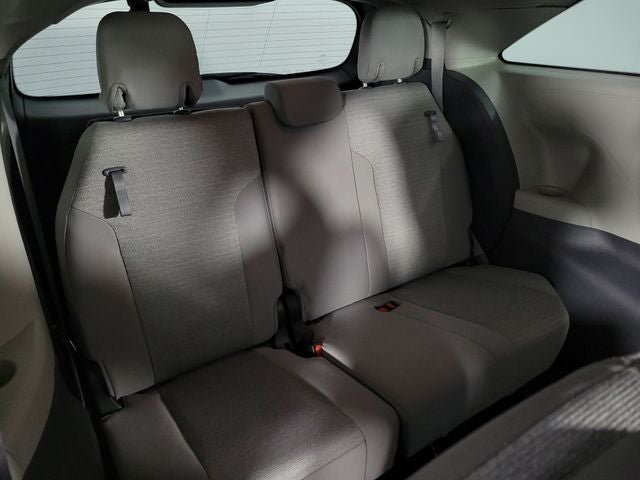2022 Toyota Sienna LE 8 Passenger