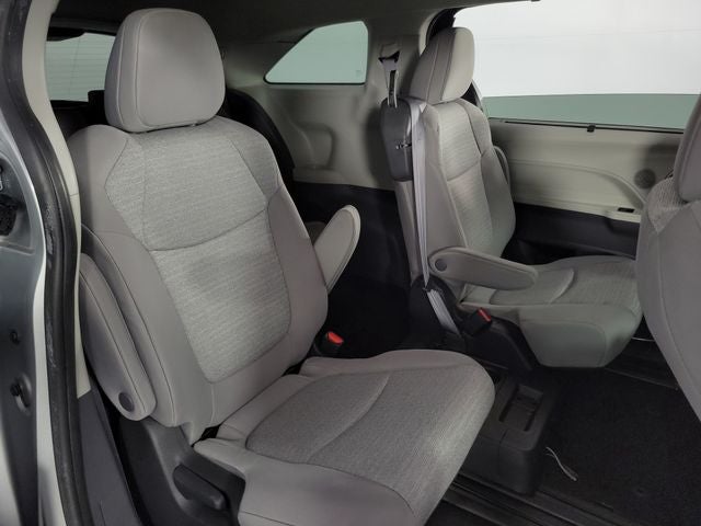 2022 Toyota Sienna LE 8 Passenger